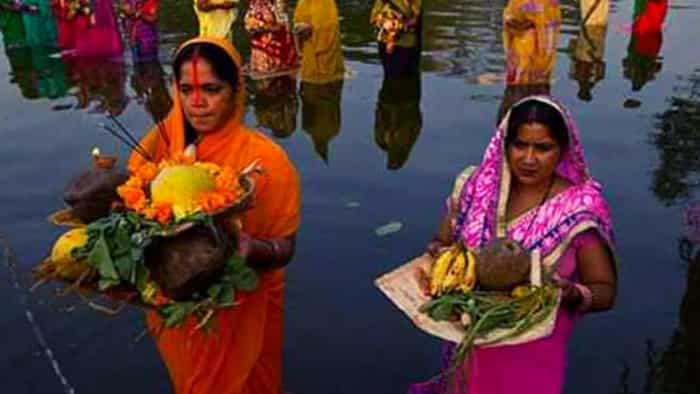  Chhath 2022 puja manyata why do women apply sindoor from nose to head why is the setting sun worshipped know reason