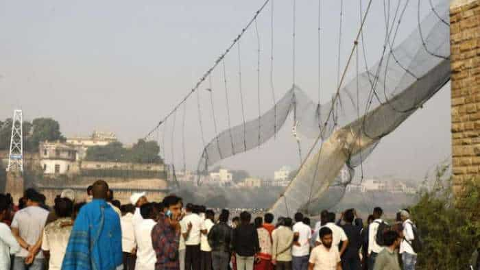 Morbi Bridge Collapse: मोरबी हादसे में एक बड़ा खुलास,  कलेक्टर और ओरेवा ग्रुप की चिट्ठी हुई वायरल