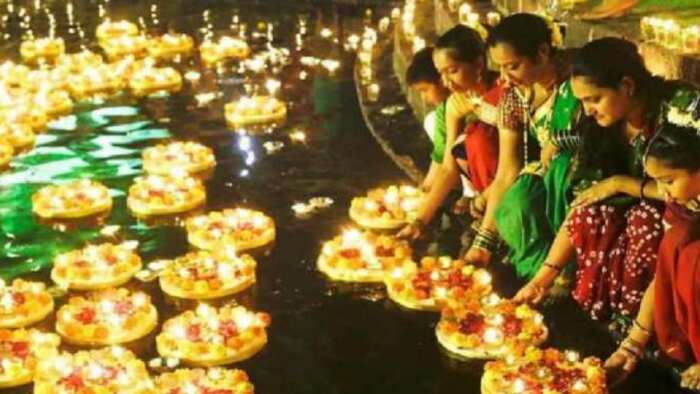 Kartik Purnima 2022 lunar eclipse know which day Dev Deepawali festival will be celebrated snan daan and deepdan time