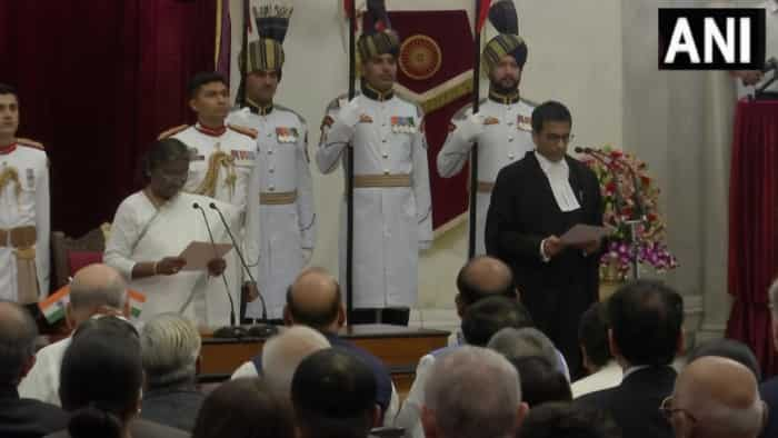 justice dy chandrachud takes oath as 50th chief justic of india president draupadi murmu check detail