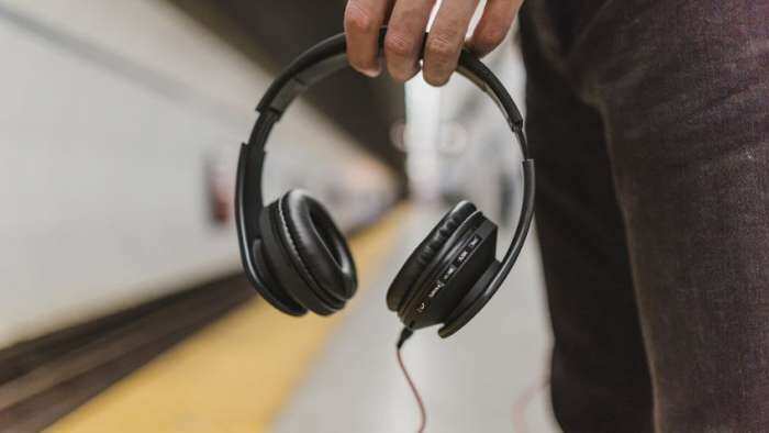 Deafness Risk headphone increasing risk of deafness know causes of hearing loss 