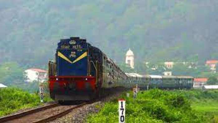 vivek express country longest route train passes through 9 states