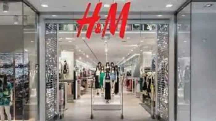 Layoffs in H&M hennes & mauritz swedish fashion company will sack 1500 employees globally DoorDash Inc will cut 1250 jobs