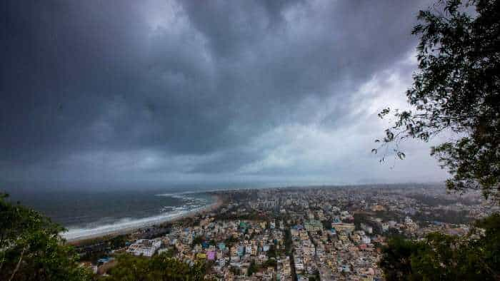 Mandous Cyclone Tonight will bring doom for Tamil Nadu and Karnataka Mandous storm growing at a terrible speed