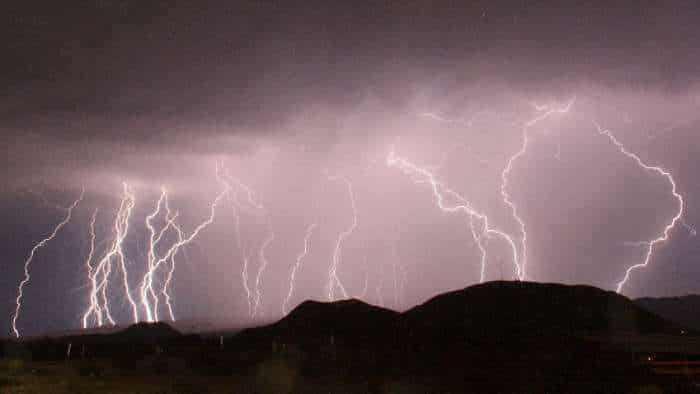 how and why lightning does not affect the passengers sitting inside train