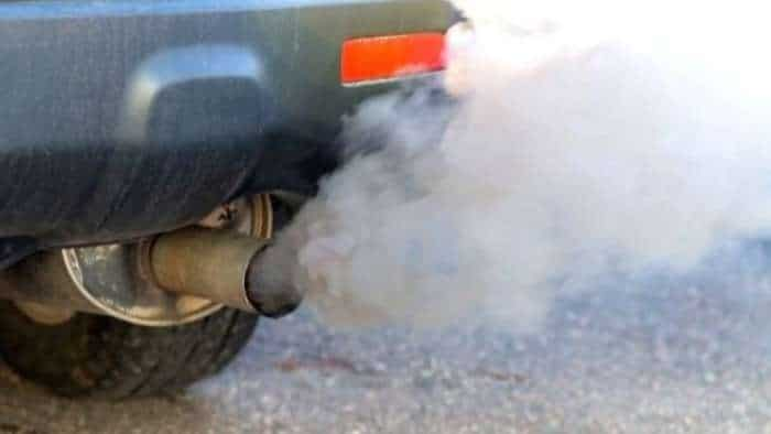 smoke from car is display health of vehicle understand which colour smoke are harmfull for vehicle delay can cause big loss