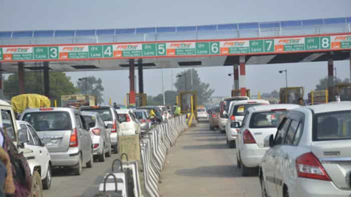 toll plaza rules nhai nitin gadkari 10 seconds rule 100 meter rules 