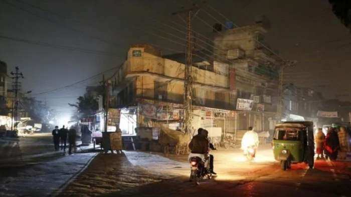 Pakistan Power Crisis Shut Markets By 8 Pm Put Curbs On Weddings