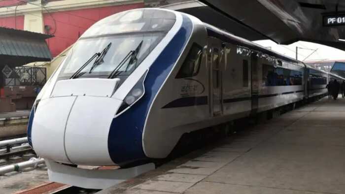 PM Modi visit to kolkata will show green flag to vande bharat express to bengal people