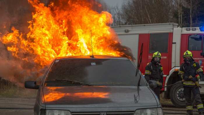 cricketer rishabh pant accident fire in car how to save life what to do if car catches fire in front of you know fire Safety tips