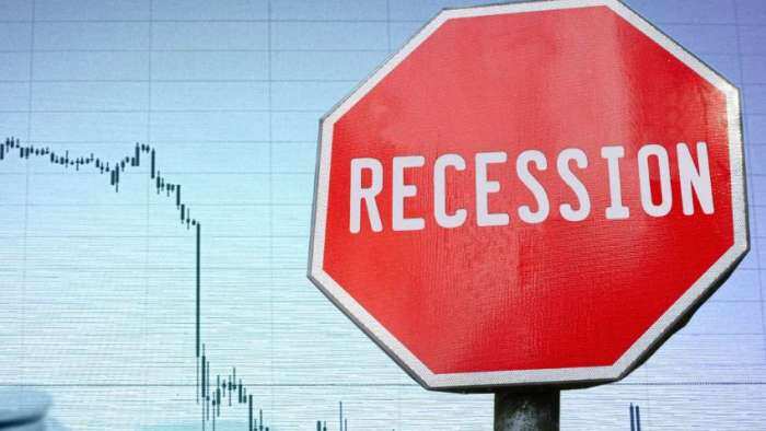 Recession in 2023 gold prices up but crude oil price down here you know global recession factors  