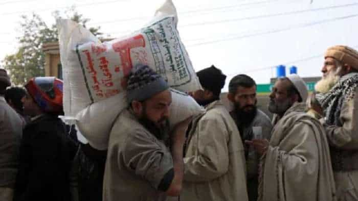 Pakistan News: prices of flour in Pakistan are at a record high, increased black marketing