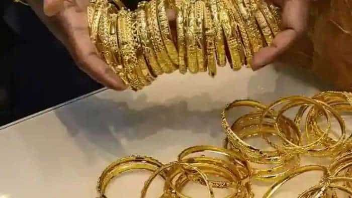 Gold Price Today gold rate down rs 130 to rs 56680 per 10 gram in delhi check latest rates