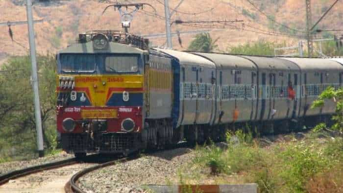 Trains Cancelled today 272 trains cancelled by Indian Railways 25 January 2023 IRCTC Update Check full list IRCTC refund rule Railways 