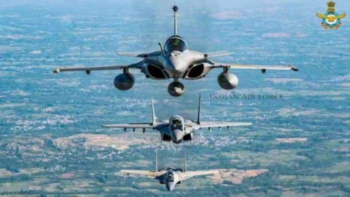 Republic Day Video Rafale Sukhoi MiG Indian Air Force fly past video check latest news