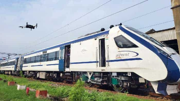 Ashwini Vaishnav came into action after seeing a pile of garbage in Vande Bharat Express now the train will be cleaned like a flight