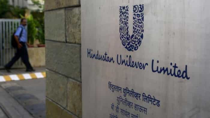 The market cap of 6 of the country top 10 companies decreased by Rs 49231 crore Hindustan Unilever suffered the most