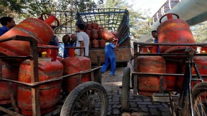 Gujarat govt presents rs 3-01 lakh crore budget no new taxes proposed providing 2 gas cylinders free per year to the beneficiaries of Ujjwala scheme