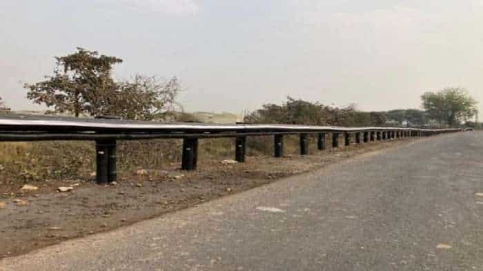 Aatmanirbhar Bharat World first 200 meter-long Bamboo Crash Barrier Bahu Balli installed on  Vani-Warora Highway Vidarbh Maharashtra