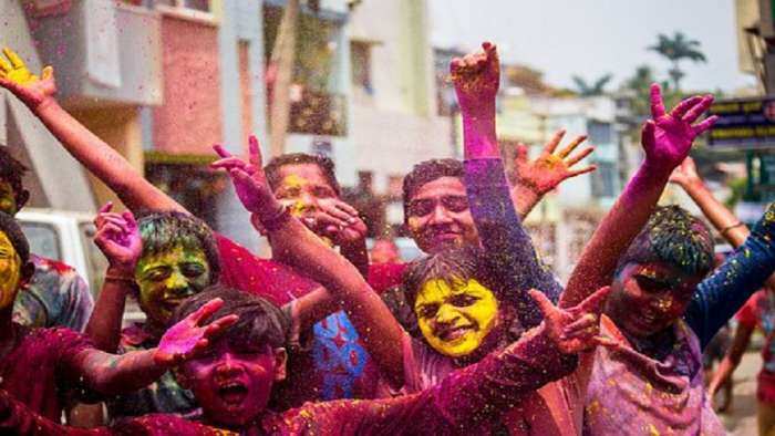 how to remove colours on holi day here you know some east tips and advice 