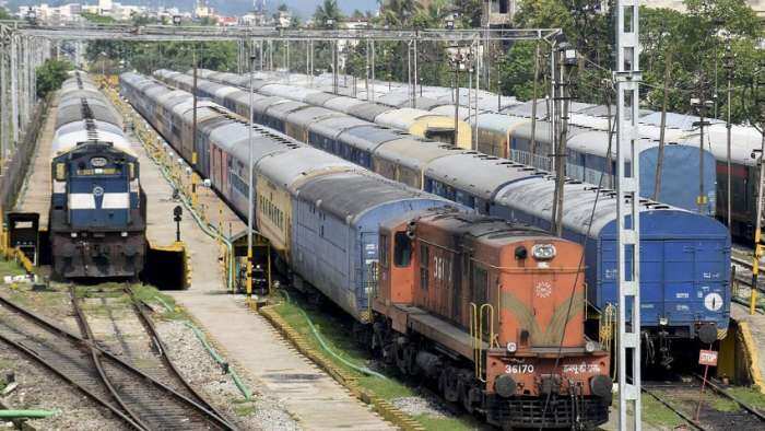 Train Cancelled: एक हफ्ते तक रद्द रहेगी ये ट्रेन, ये रूट्स होंगे डाइवर्ट, रेलवे स्टेशन जाने से पहले कर लें नोट