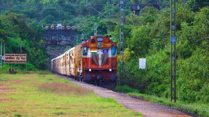 Chaitra Navratri 2023 indian railways west central railway annouced to give 5 minutes temporary stoppage to 7 pair trains at maihar railway station see details