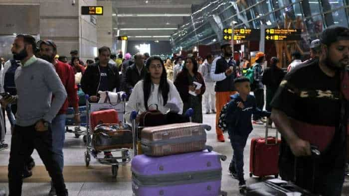 Heavy Rain in Delhi flight service affected on Delhi airport Vistara indigo SpiceJet issue travel advisory check Delhi weather report