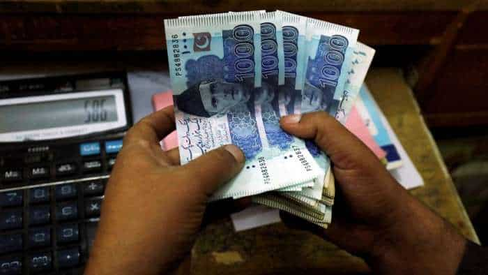 Pakistan Economic Crisis Cash Strapped pakistan on the brink of bankruptcy with 77 5 arab dollar debt warns american research firm