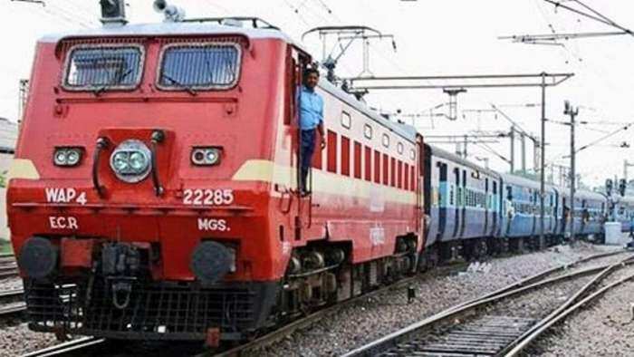 Indian Railways rules western railway mumbai central devision collects 79 crore fine for without ticket travelling know Railways Act 1989 rules