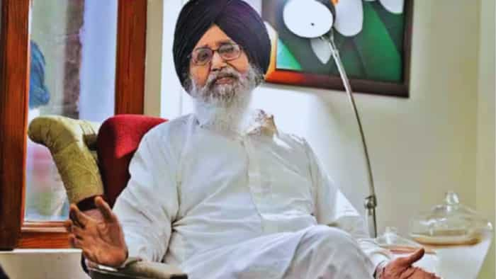 Parkash Singh Badal Former CM of Punjab Political Career records achievements full profile in hindi