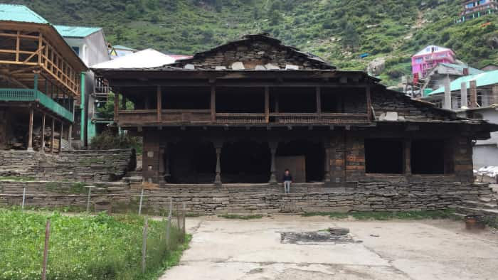 mysterious village of india malana where people speak strange language that is not spoken anywhere in the world called kanashi