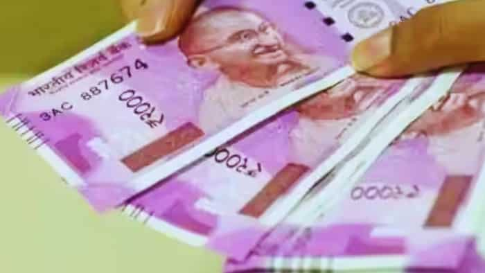 RBI to Withdraw Rs 2000 Notes if someone give 2000 rupee note for exchange we should take it or refuse for it Know what expert says