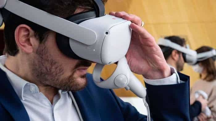 Apple acquires Mira startup which building lightweight AR headset, know all about this deal