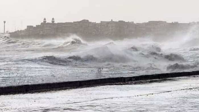 Cyclone Biparjoy likely to make landfall in Gujarat IMD issue warning flood, power outage red alert for next 48 hours Heavy to heavy rainfall alert