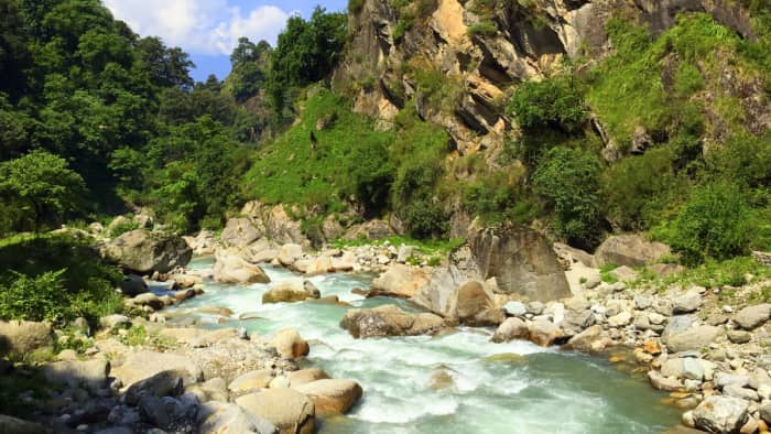 Offbeat Destination tirthan valley peaceful place in kullu himachal pradesh best place to visit in summer for nature lovers