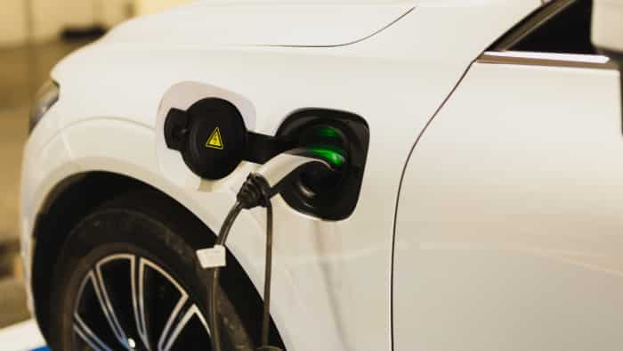 kerala based this start up company will install 1000 electric vehicle charging station in india know details here