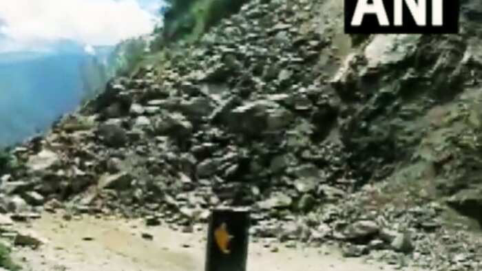 National Highway-7 to Badrinath blocked due to landslide passengers going to Badrinath and Hemkund stranded