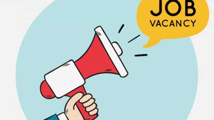 central government has banned new recruitment in government jobs and all public undertakings viral video know the truth by pib fact check