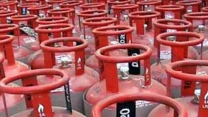 LPG Price OMCs make no change in lpg gas cylinders check new rates ATF prices hiked for airlines