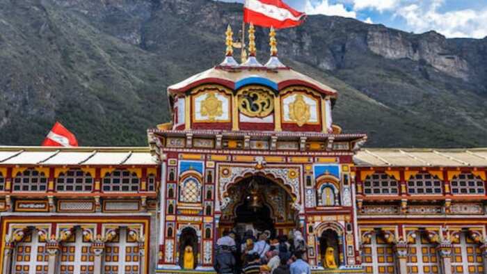 Amarnath Yatra 2023 starts today with the first batch of 3400 devotees flagged off security measures including satellite tracking system know details 