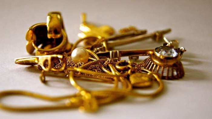 Gold Price Today on 12th July MCX Gold around 58900 rupees Silver rates also check latest price