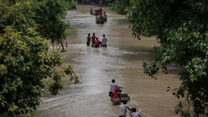 Delhi Flood update arounf 400 trains affected last one week train cancelled list cm arvind kejriwal delhi metro indian railways latest news