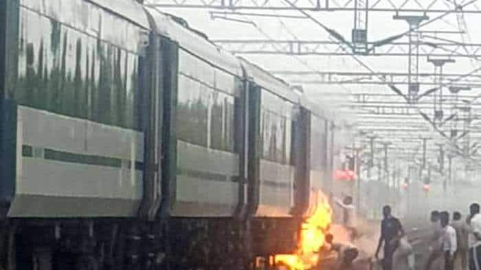 Fire reported in Battery box of one coach in Vande Bharat exp at Kurwai Kethora station