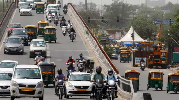 road accident in india 18 people died per hour nitin gadkari tells key reasons in parliament monsoon session