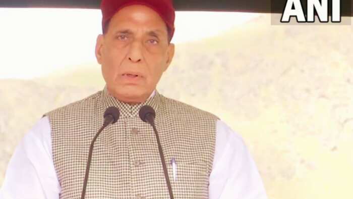 Kargil Vijay Diwas 2023 Defense Minister Rajnath Singh paid tribute to the soldiers who lost their lives in the Kargil war and meet their family members