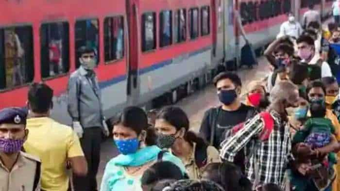 Vasco Da Gama Hazrat Nizamuddin Express train arrives before 90 minutes in Manmad Station leaves 45 Passengers behind