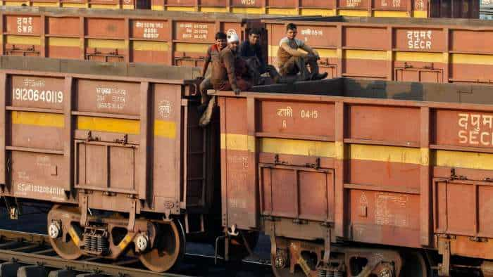 Indian Railways crosses the mark of 500 MT freight loading Earnings increases by 3 pc railway latest news