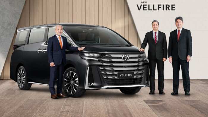 Toyota Vellfire Unveil in India booking starts today delivery expected in november know specs features price and mileage