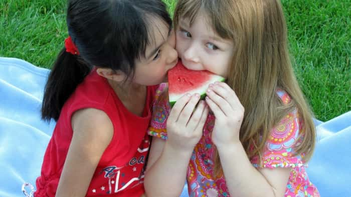 10 Good Habits For Kids That Parents Should Teach healthy food habits drink water eat fruits