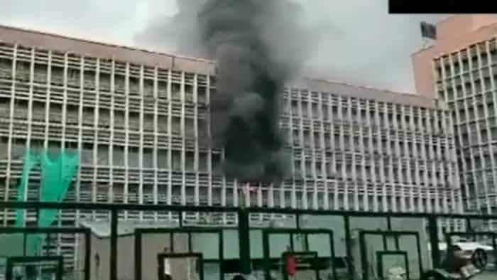 Delhi AIIMS a fire broke out in the endoscopy room of AIIMS All people evacuated